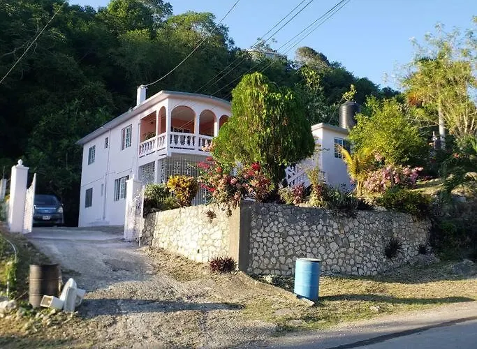 Holiday home Andeve's Tranquil Beautiful